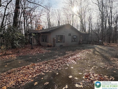 1433 Deer Path Dr, Walnutport, PA 18088 - photo 6