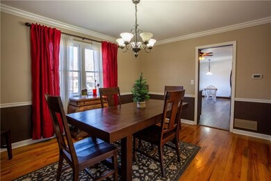 Dining to kitchen