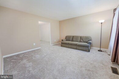 16056 Hayes Ln, Woodbridge, VA 22191 - photo 6