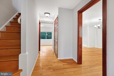 3035 Mission Square Dr, Fairfax, VA 22031 - photo 3