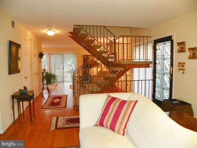 11206 Wedge Dr, Reston, VA 20190 - photo 3