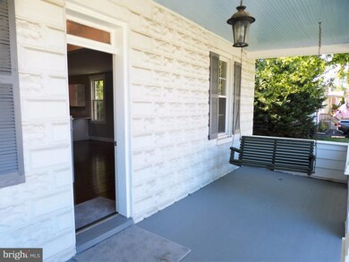 2927 Illinois Ave, Halethorpe, MD 21227 - photo 2