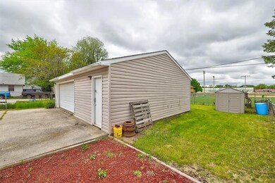 1808 E 27th St, Des Moines, IA 50317 - photo 2