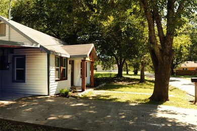 1002 S 4th St, Bonham, TX 75418 - photo 2