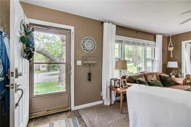 6018 Larsen Ln, Shawnee, KS 66203 - photo 4