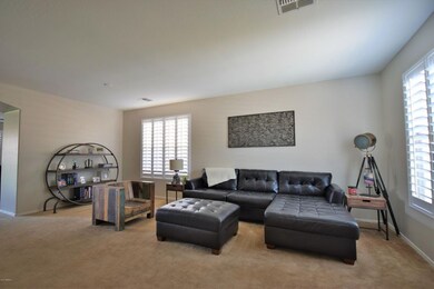 Livingroom/formal dining