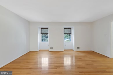 8710 Whitson Ct, Springfield, VA 22153 - photo 6