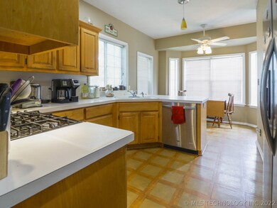 509 Glencoe Cir, Claremore, OK 74017 - photo 7