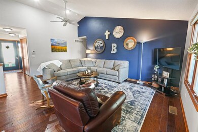 603 E 15th St, Pella, IA 50219 - photo 3