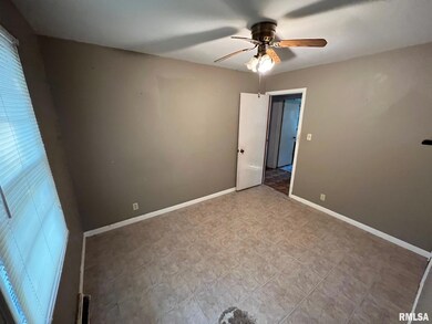 1703 N Ottawa St, Lincoln, IL 62656 - photo 7