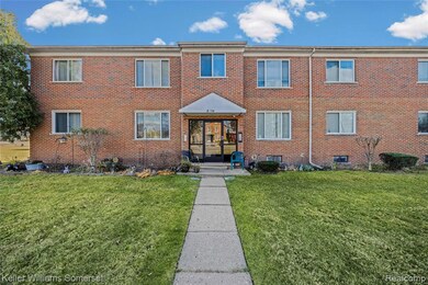 18574 Masonic unit 7, Fraser, MI 48026 - photo 2