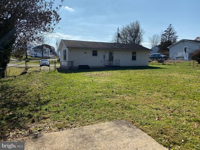 102 Cooper St, Edinburg, VA 22824 - photo 2