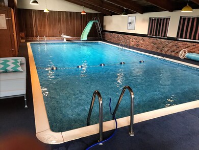 15196509734_POOL2