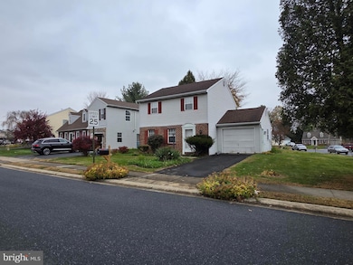 439 Coreopsis Dr, Lancaster, PA 17602 - photo 4