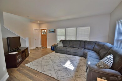 21381 Oakview Dr, Bend, OR 97701 - photo 3