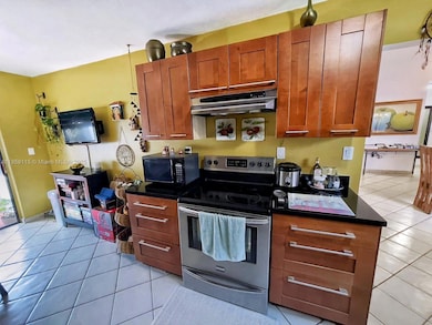 618 NE 195th St, Miami, FL 33179 - photo 7