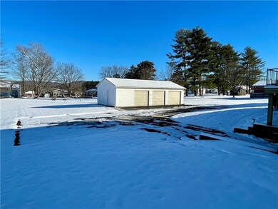 Okay - who would not like an extra (3) car garage 