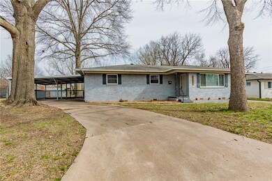 704 NW 7th St, Bentonville, AR 72712 - photo 2