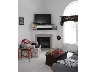 9 Clearwater Ln unit 18, MerriMacK, NH 03054 - photo 2