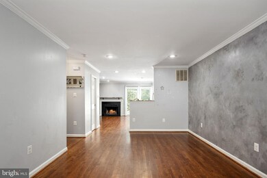 12829 Mill Brook Ct, Woodbridge, VA 22192 - photo 4