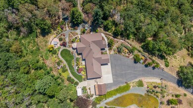 366 Hidden Pine Dr, Grants Pass, OR 97526 - photo 2