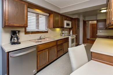 3111 Shawnee Ave, Des Moines, IA 50310 - photo 7