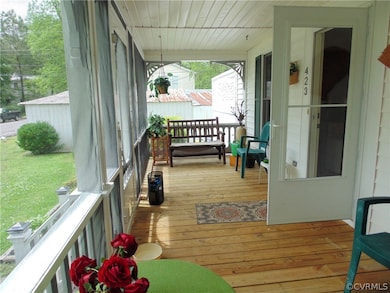 423 3rd St, West Point, VA 23181 - photo 3