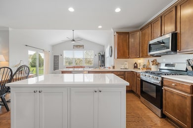 N42W22833 Beacon Ct, Pewaukee, WI 53072 - photo 5