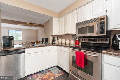 5914 Rowanberry Dr, Elkridge, MD 21075 - photo 7