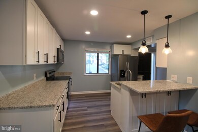 2450 Cloudcroft Square, Reston, VA 20191 - photo 2