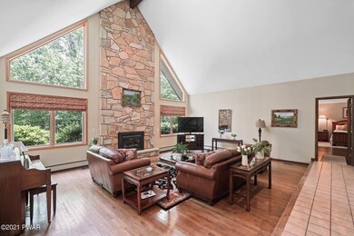 127 Middleton Dr, Milford, PA 18337 - photo 2