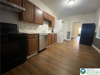 122 S Spruce St, Nazareth, PA 18064 - photo 5