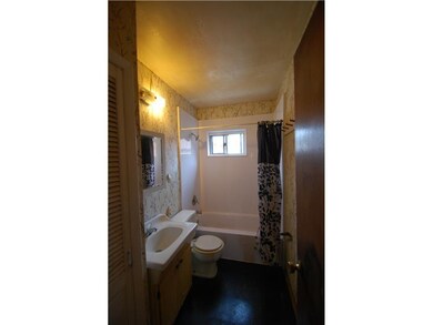 Full Bath. 2nd floor. Newer bathfitter.