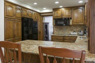 Granite backsplash details this lovely kitchen. Th