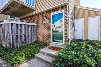 4325 Pembrook Village Dr unit 13, Alexandria, VA 22309 - photo 3