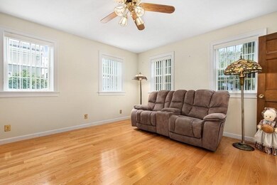 21 Forrester St, Newburyport, MA 01950 - photo 3