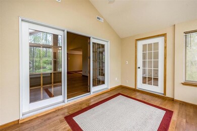 3910 Glass Rd NE unit C, Cedar Rapids, IA 52402 - photo 4