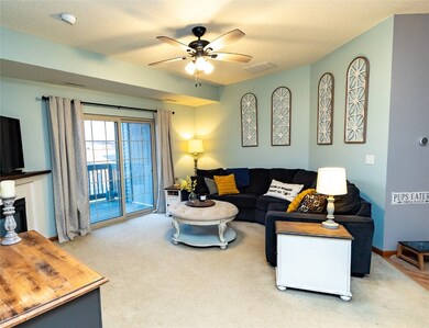 250 Cimarron Dr unit 116, Hiawatha, IA 52233 - photo 5