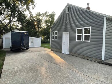 1028 68th St, Windsor Heights, IA 50324 - photo 4