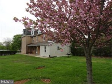 33 E Vine St unit 2, Pottstown, PA 19464 - photo 4