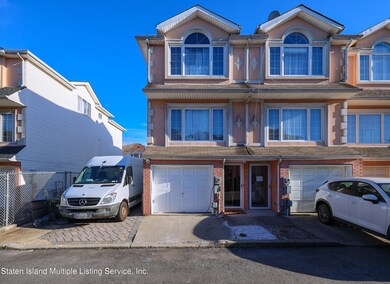 135 Alex Cir, Staten Island, NY 10305 - photo 2