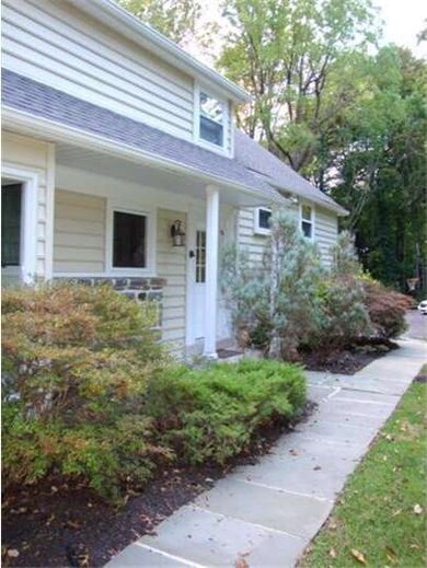 1919 Firethorn Ln, Villanova, PA 19085 - photo 2