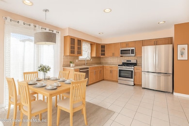538 Leverett Ave, Staten Island, NY 10308 - photo 5