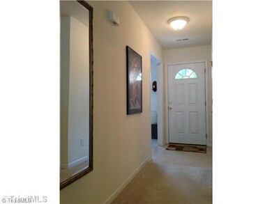 Entry. Inviting Entry with plenty of space for your art work to welcome your guests.