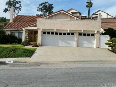 3 car garage with side gate