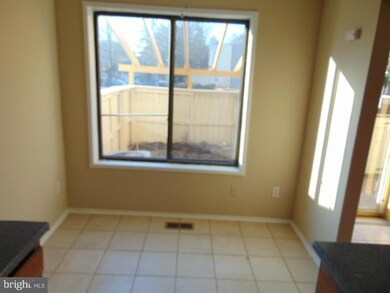 9335 Sparrow Valley Dr, Montgomery Village, MD 20886 - photo 4