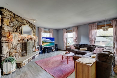 10939 W Coronado Ct, Franklin, WI 53132 - photo 7