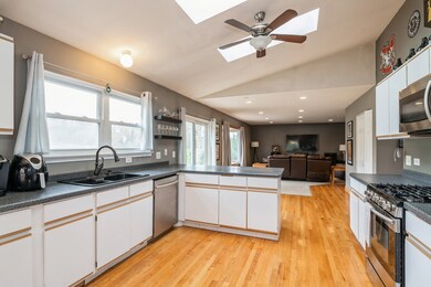 721 Hackberry Ln, Algonquin, IL 60102 - photo 7