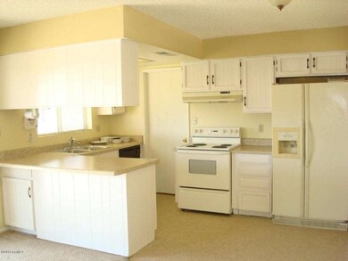 1735 w mohawk kitchen