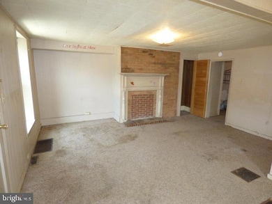 101 N Carlisle St, Greencastle, PA 17225 - photo 6